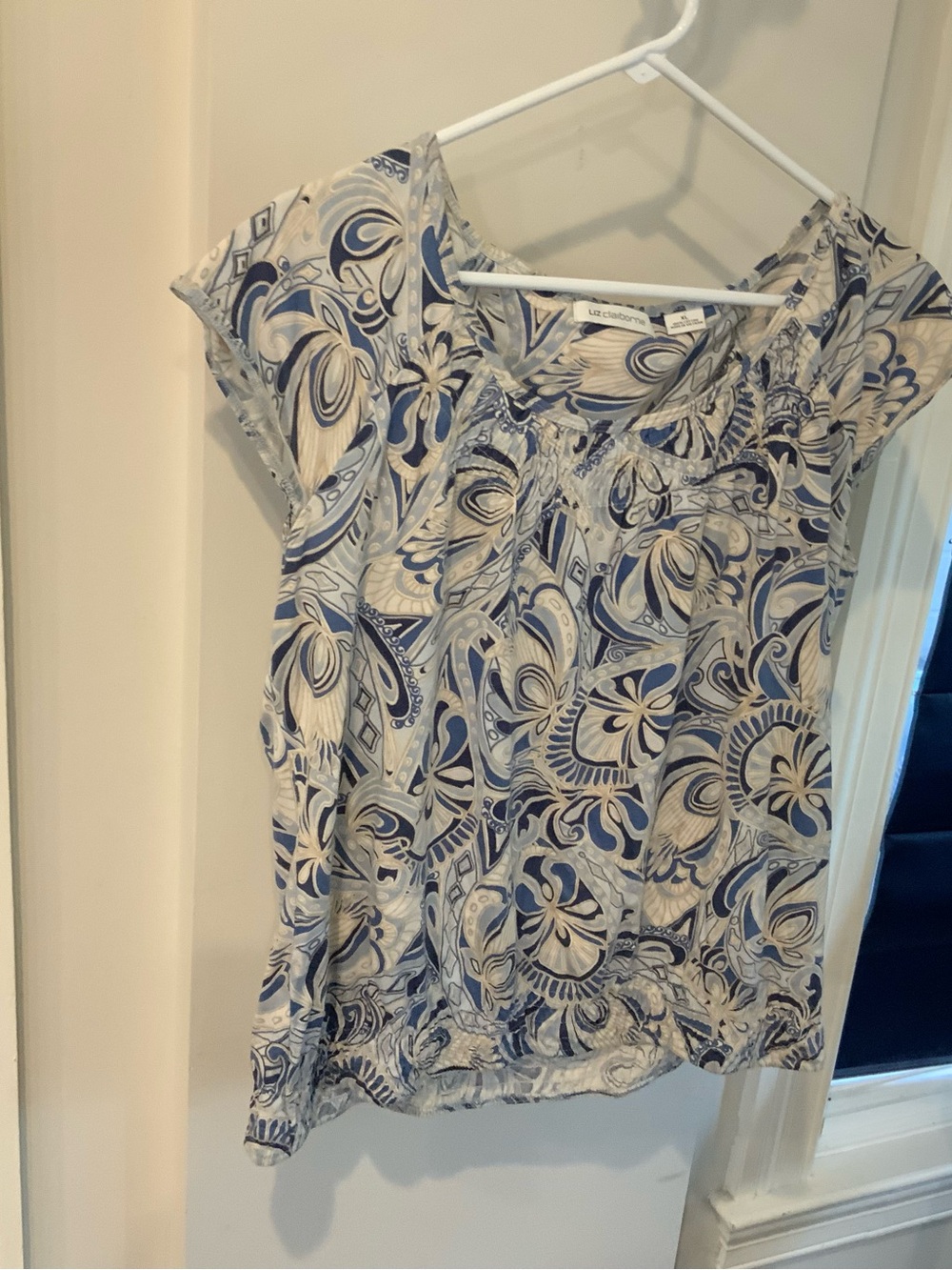 Liz Claiborne Blue & Cream Printed Cap-Sleeve Top size XL. SKU 3134